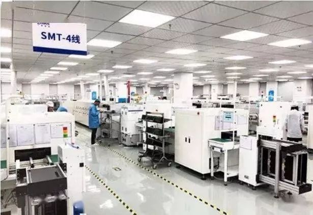 電子廠里的SMT車間 電子產(chǎn)品的“心臟芯片制造中心”